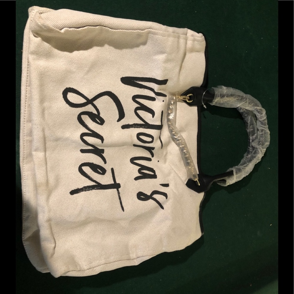 4 Victoria secret totes.